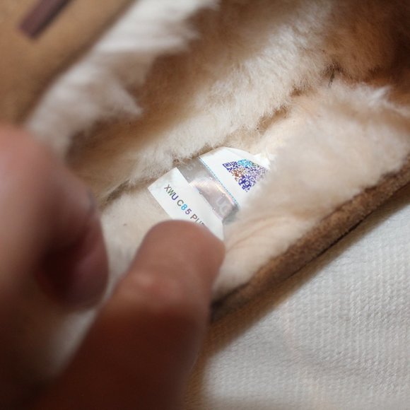 NEW‎ UGG WOMEN'S DAKOTA SUEDE SHEARLING LINED BOW SLIPPERS CHESTNUT - Picture 8 of 8